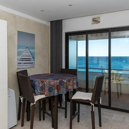 T2 Au Lavandou Face A La Pour 4 Personnes - Fr-1-803-80 Apartment
