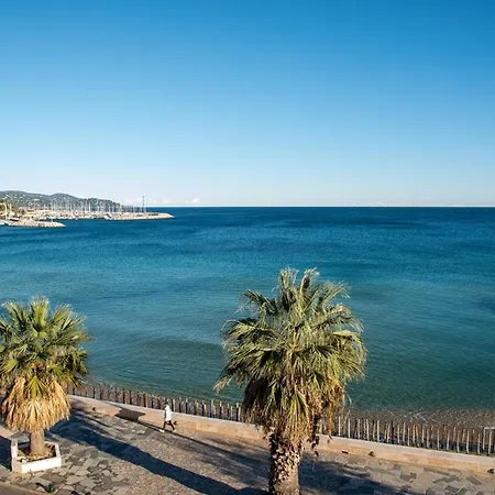 Beau T2 Au Lavandou Face A La Mer, 4 Personnes - Fr-1-803-80 Appartement